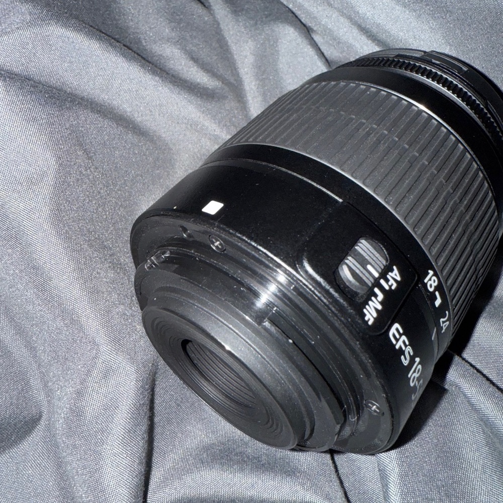 Canon Zoom Lens EF 80-200mm 1:4.5-5.6 With Lens Cap & Case